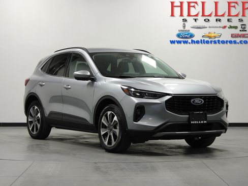 Used 2024 Ford Escape Platinum image 1