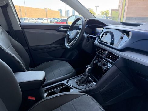 Used 2024 Volkswagen Taos SE w/ Panoramic Sunroof Package image 40