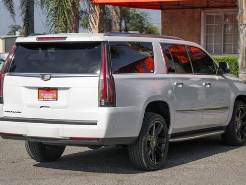 Used 2020 Cadillac Escalade ESV Luxury image 12