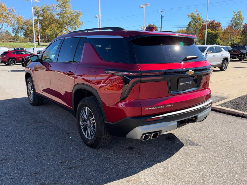 Used 2024 Chevrolet Traverse LT w/ Trailering Package AWD/4WD image 15