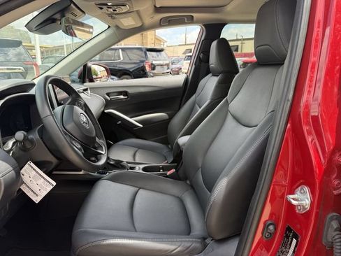 Used 2024 Toyota Corolla Cross XLE w/ Convenience Package FWD image 27