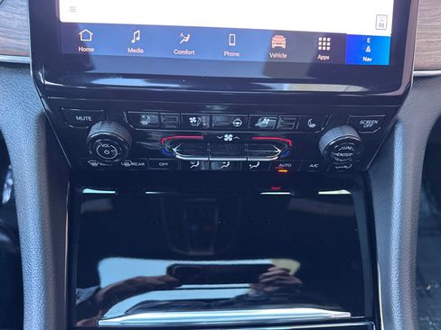 Used 2025 Jeep Grand Cherokee Summit w/ Obsidian Package image 22