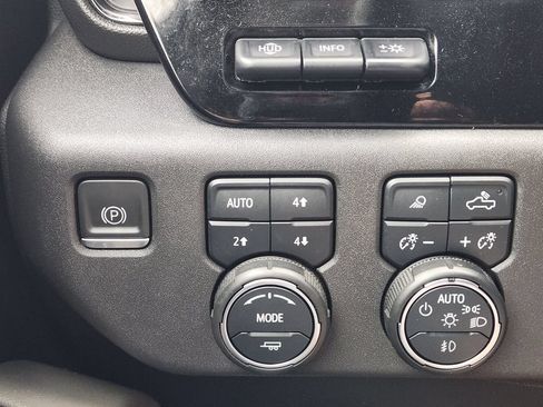 Used 2022 Chevrolet Silverado 1500 ZR2 w/ Technology Package AWD/4WD image 20
