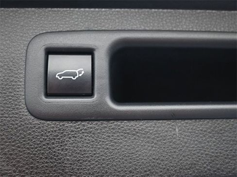 Used 2022 Toyota Highlander XLE image 25