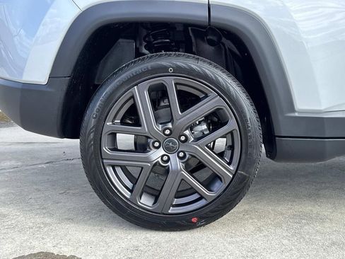 New 2026 Jeep Compass Latitude image 15