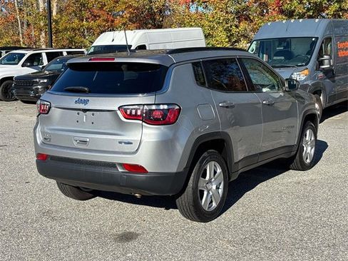 Used 2022 Jeep Compass Latitude image 3