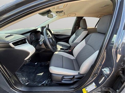 Used 2024 Toyota Corolla LE FWD image 2