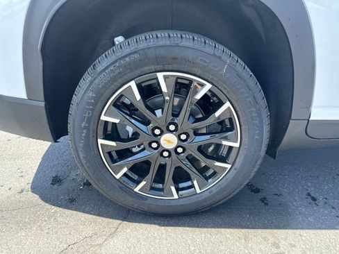 New 2026 Chevrolet Traverse LT w/ Sun and Wheel Package AWD/4WD image 9