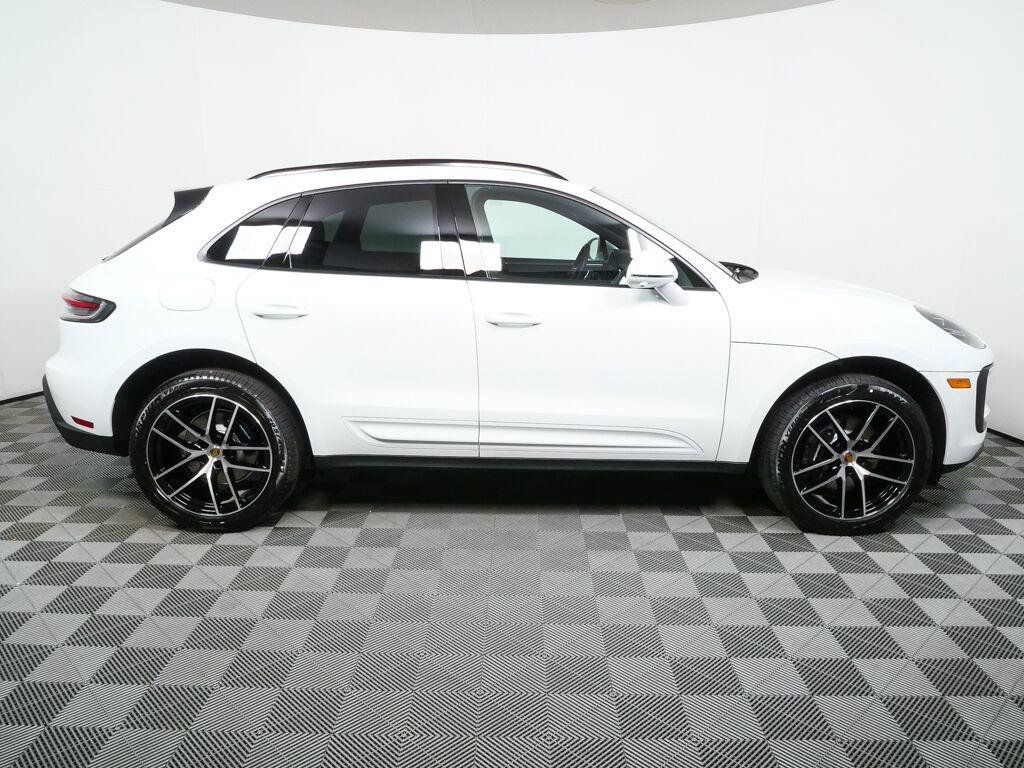Certified 2026 Porsche Macan AWD/4WD image 28
