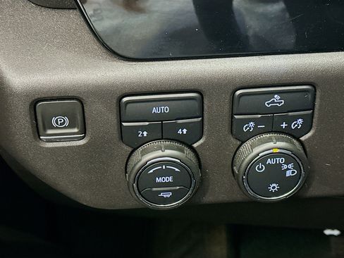 Used 2023 Chevrolet Silverado 1500 LT image 17