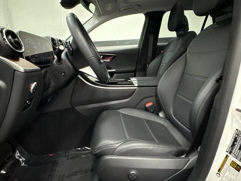 Used 2025 Mercedes-Benz GLC 350e 4MATIC image 25