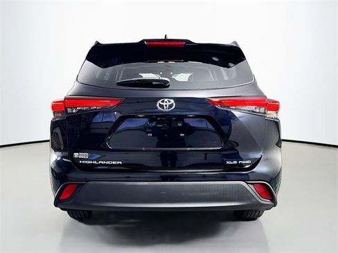 Used 2021 Toyota Highlander XLE image 7