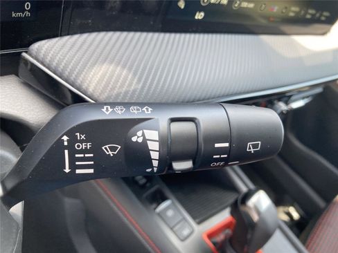 New 2025 Nissan Kicks SR image 28