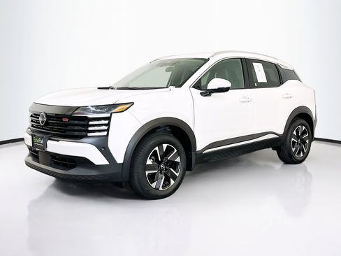 Used 2025 Nissan Kicks SR image 3