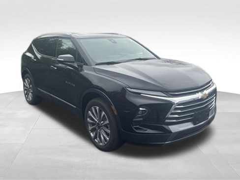 Used 2025 Chevrolet Blazer Premier w/ Driver Confidence II Package AWD/4WD image 2
