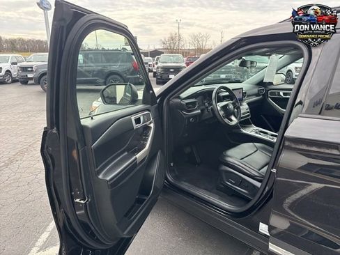 Used 2023 Ford Explorer XLT w/ Equipment Group 202A AWD/4WD image 9