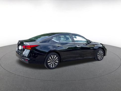 Used 2025 Nissan Altima 2.5 SV FWD image 15