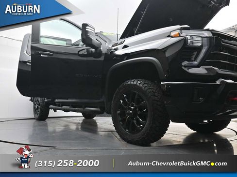 Used 2025 Chevrolet Silverado 2500 LT w/ Trail Boss Package AWD/4WD image 35