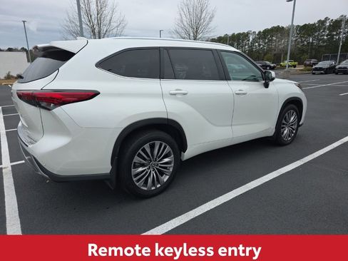 Used 2020 Toyota Highlander Platinum image 11