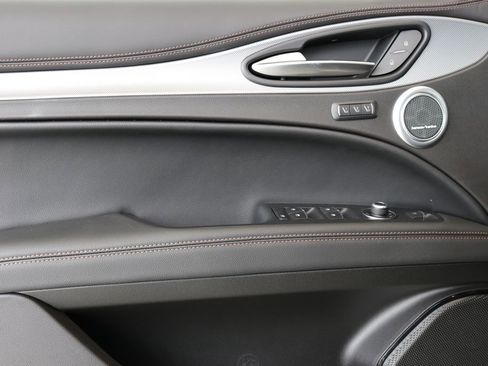 New 2025 Alfa Romeo Stelvio Sprint image 13