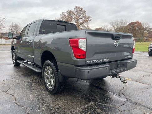 Used 2018 Nissan Titan SL w/ Chrome Package image 2