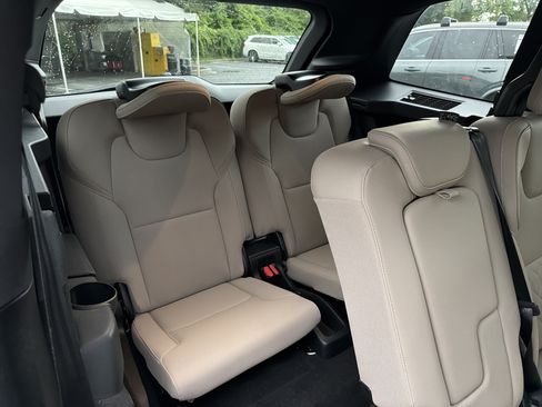Used 2025 Volvo XC90 B5 Core AWD/4WD image 33