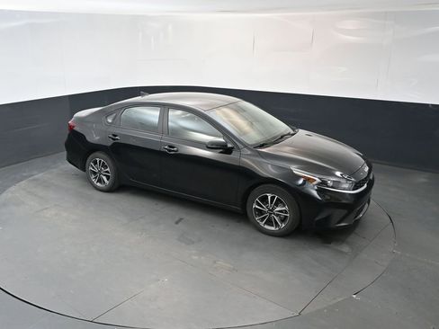 Used 2023 Kia Forte LXS w/ LXS Technology Package FWD image 33