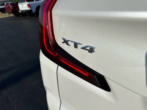 Used 2020 Cadillac XT4 Luxury w/ Cold Weather Package image 10