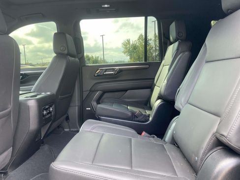 Used 2025 Chevrolet Suburban LT w/ Comfort Package AWD/4WD image 11