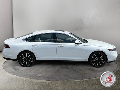 Used 2024 Honda Accord Touring image 8