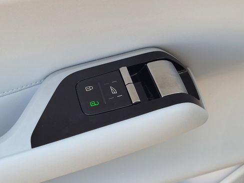 Certified 2025 Volvo EX90 Ultra image 17