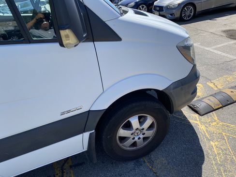 Used 2016 Mercedes-Benz Sprinter 2500 w/ Trailer Hitch Prep Package image 18