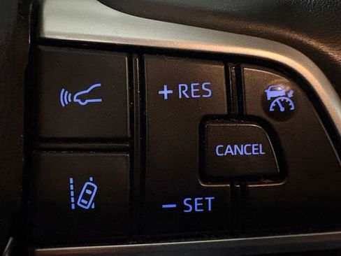 Used 2022 Toyota Highlander XSE AWD/4WD image 15