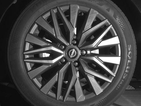 Used 2025 Nissan Altima 2.5 SV FWD image 12