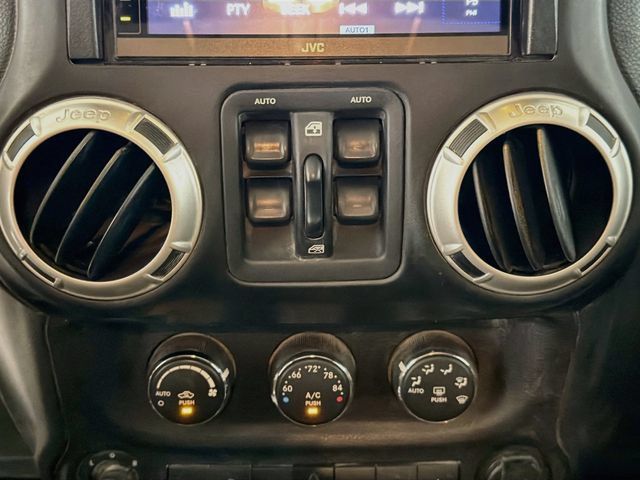 Used 2017 Jeep Wrangler Unlimited Sahara w/ Mopar Chrome Edition Group AWD/4WD image 12