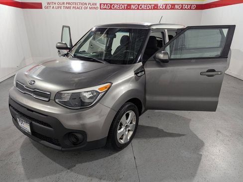 Used 2017 Kia Soul image 11
