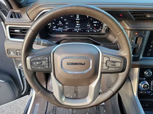 Used 2024 GMC Yukon XL Denali RWD image 32