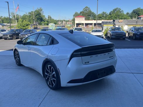 Used 2023 Toyota Prius Prime FWD image 4