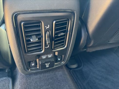 Used 2019 Jeep Grand Cherokee Limited w/ Luxury Group II image 10