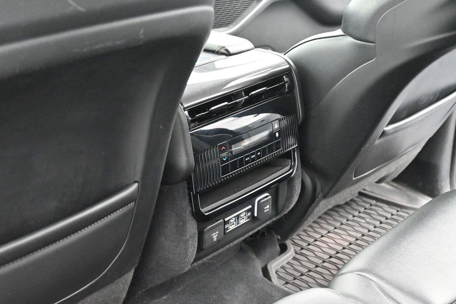 Used 2024 Jeep Wagoneer 4WD image 34