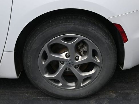 Used 2024 Chrysler Pacifica Limited w/ Trailer Tow Group image 38