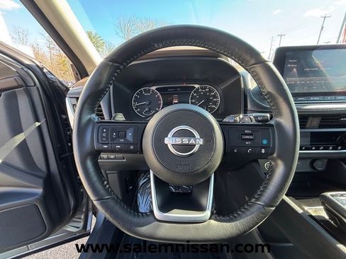 Used 2023 Nissan Rogue SV w/ SV Premium B Package image 8