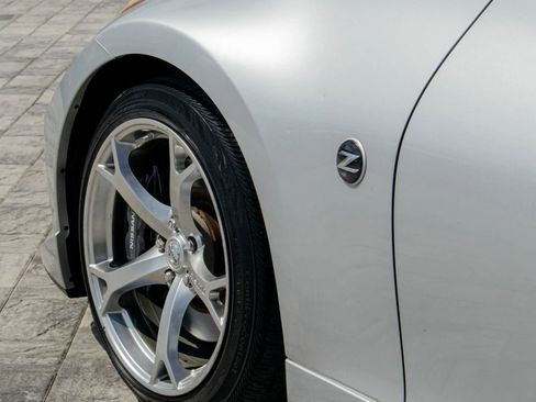 Used 2009 Nissan 370Z NISMO RWD image 13