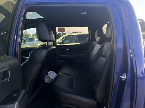 Used 2022 Toyota Tacoma TRD Sport w/ TRD Premium Sport Package AWD/4WD image 13