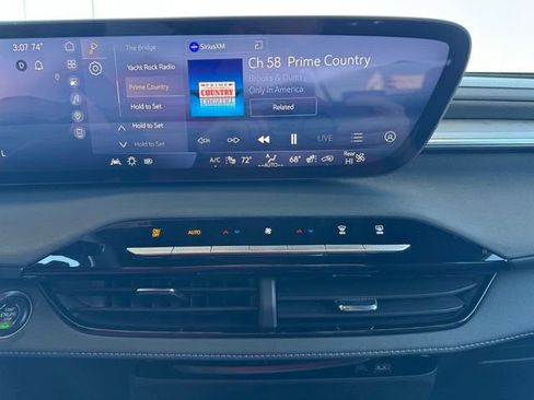 Used 2025 Buick Enclave Preferred image 8