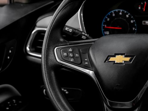 Used 2020 Chevrolet Equinox LS w/ LPO, Floor Liner Package FWD image 18