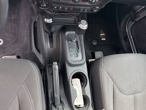 Used 2018 Jeep Wrangler Sahara AWD/4WD image 14