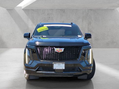 Certified 2025 Cadillac Escalade Sport Platinum AWD/4WD image 3