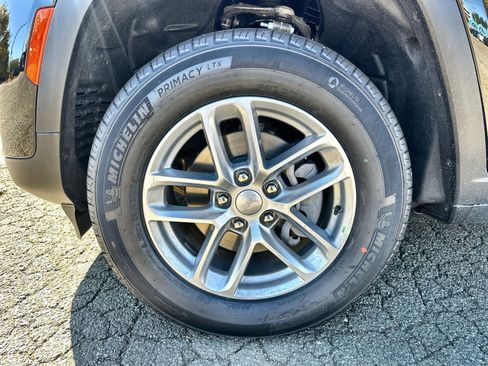 New 2025 Jeep Grand Cherokee Laredo X w/ Luxury Tech Group I image 12