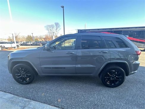 Used 2022 Jeep Grand Cherokee Laredo X image 6